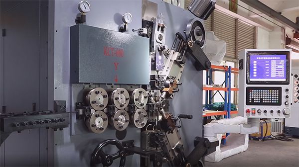 ماكينة لف النوابض السلكية بقطر من 2.0 إلى 6.0 مم، 60 متر في الدقيقة، 6 محاور، KCT-660